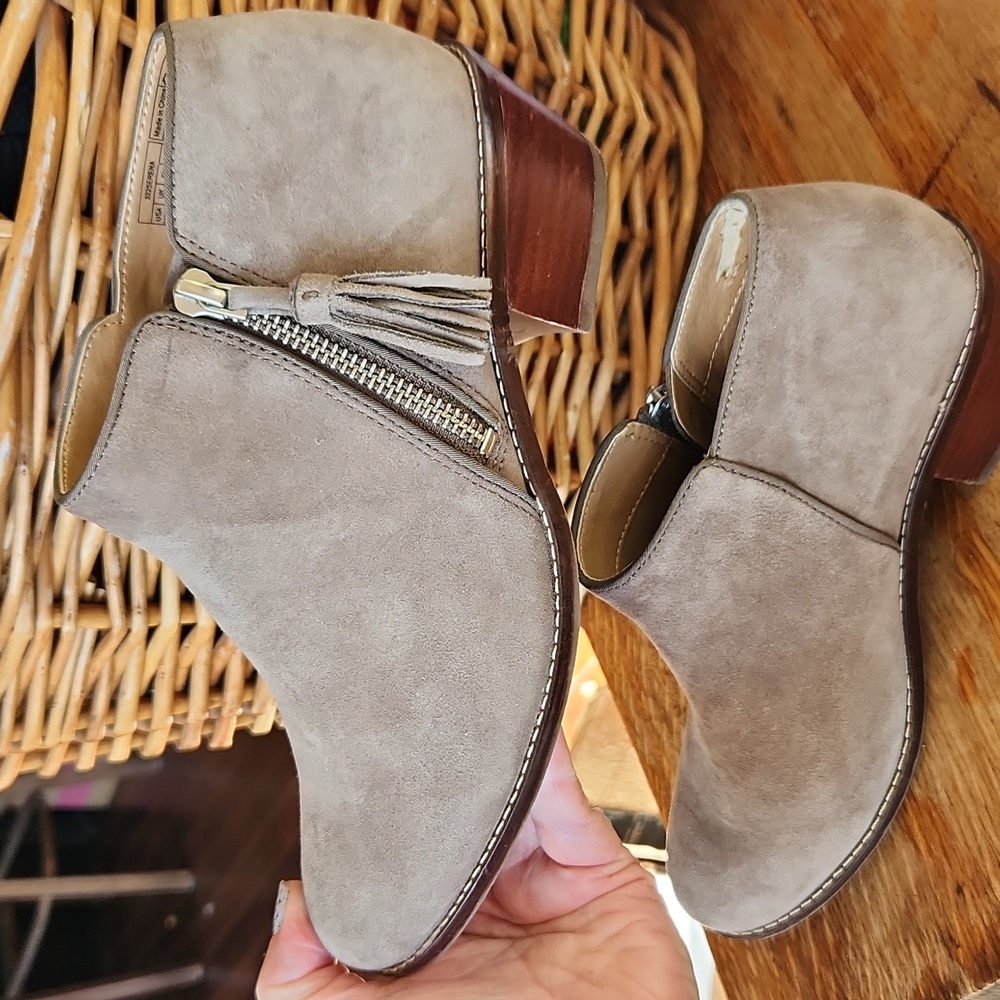Vionic Suede Booties Serena sz 6.5 Taupe - Picture 6 of 13